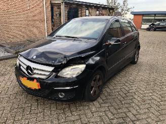 krockskadad bil auto Mercedes B-klasse b 150 bussines klasse 2009/7