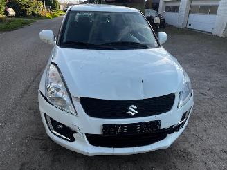 krockskadad bil auto Suzuki Swift 1.3 2015/5