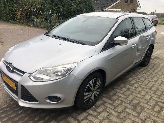 skadebil auto Ford Focus Focus Wagon 1.0 EcoBoost Trend 2013/3