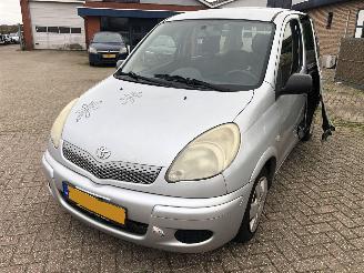 skadebil auto Toyota Yaris-verso YARIS VERSO 1.4 D 4D 2003/11