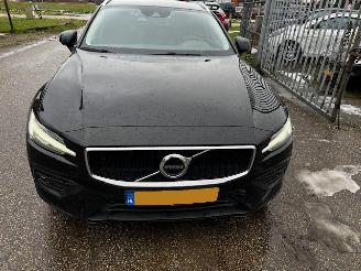 krockskadad bil auto Volvo V-60 2.0 d3 momentum 2020/6