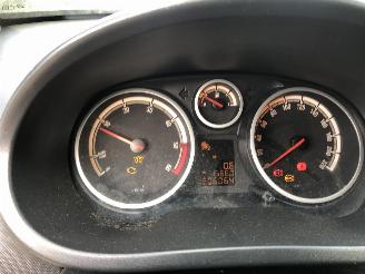 krockskadad bil auto Opel Corsa 1.3 diesel 2011/9
