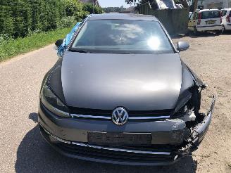 Schadeauto Volkswagen Golf Golf 1.0 TSI Comfortline 2019/2