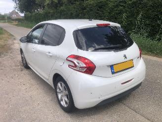 skadebil auto Peugeot 208 208 1.2 VTi Oxygo 2014/1