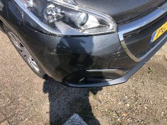 Peugeot 208 208 1.2 PureTech Blue Lion picture 4