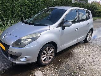 Schadeauto Renault Mégane Scénic Scénic 2.0 Parisienne 2011/5