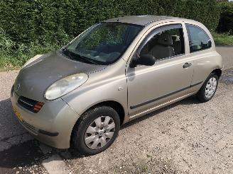 skadebil auto Nissan Micra 1.23 visia 2004/3