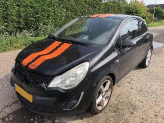 Coche accidentado Opel Corsa 1.2 16 v berlin 2013/8