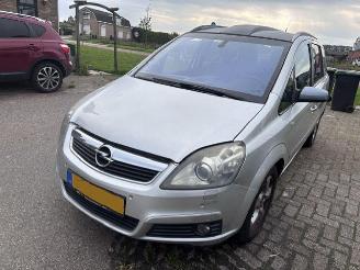 skadebil auto Opel Zafira 2.2 cosmo 2005/11