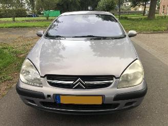 Vaurioauto  passenger cars Citroën C5  2002/6