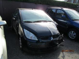 damaged passenger cars Mitsubishi Colt 1.5 cabrio 2006/10