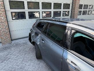 Volvo V-60 2.0 B4 R-Design Automaat picture 7