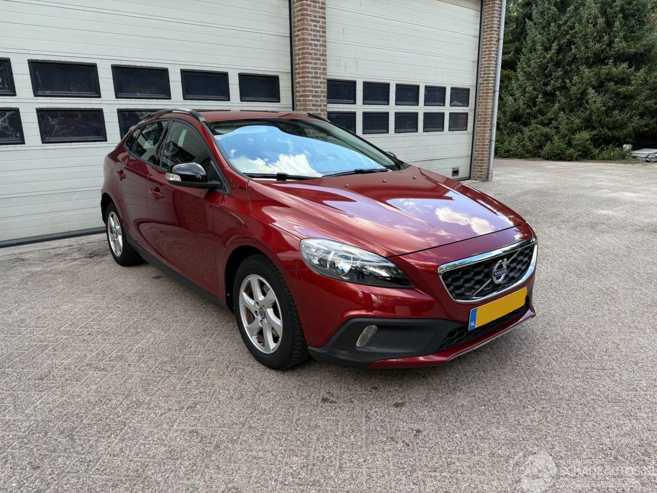Volvo V-40 Cross Country 1.6 D2 Momentum