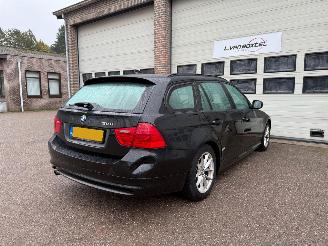 BMW 3-serie 318i High Executive Pano Navi Clima picture 4