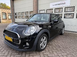 Damaged car Mini Cooper 1.5 Business Navi Cruise 112206 Km NAP ! 2016/3