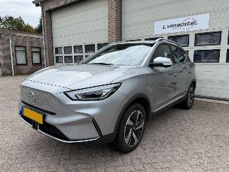 krockskadad bil auto MG ZS EV Long Range Luxury 70 kWh Pano 29719 Km NAP ! 2023/12