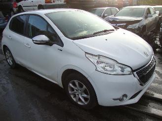 Peugeot 208  picture 3