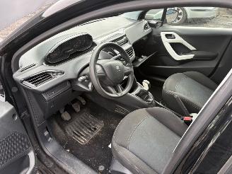 Peugeot 208  picture 9