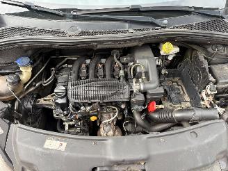 Peugeot 208  picture 8