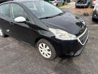 Peugeot 208  picture 7