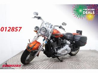krockskadad bil auto Harley-Davidson Cla-klasse 107 FLDE Softail Deluxe 5HD Jekill & Hyde ABS LED 18.643 km! 2019/9