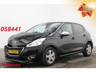 damaged passenger cars Peugeot 208 1.2 VTi Style Navi Airco Cruise PDC 117.066 km! 2014/4