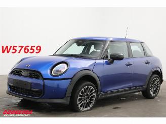 Schadeauto Mini Cooper 1.5 Aut. C Classic LED Leder HUD SHZ LRHZ Camera 2024/11