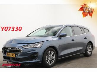 damaged passenger cars Ford Focus 1.0 EcoBoost Hybrid Titanium LED Navi Clima Cruise PDC 2023/9