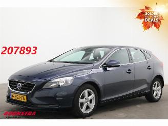Vaurioauto  passenger cars Volvo V-40 2.0 D4 Momentum Business Navi Clima Cruise PDC 2014/12