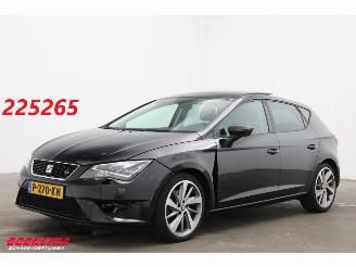 skadebil auto Seat Leon 1.8 TSI FR 180 PK DSG LED Pano Leder Navi Clima Cruise Camera SHZ 2016/10