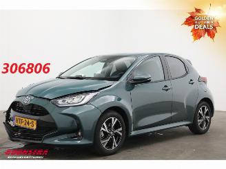 krockskadad bil auto Toyota Yaris 1.5 Hybrid 115 Dynamic LED ACC LRHZ SHZ Camera PDC 3.421 km! 2025/6