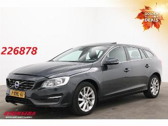 skadebil auto Volvo V-60 1.6 D2 Momentum Schuifdak Navi Clima Cruise PDC AHK 2014/8