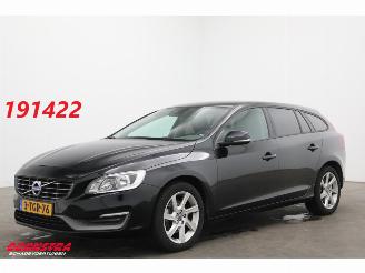 Voiture accidenté Volvo V-60 2.0 D4 Aut. Kinetic PremiumSound Leder Navi Clima Cruise PDC AHK 2014/2
