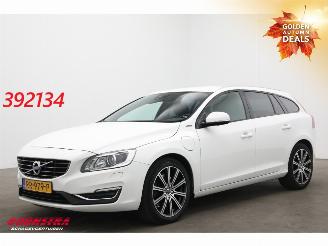 Vaurioauto  passenger cars Volvo V-60 2.4 D5 Twin Engine Summum Memory Leder Cruise SHZ AHK 2018/1