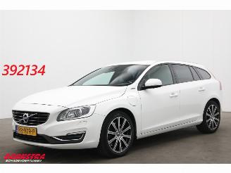 Schadeauto Volvo V-60 2.4 D5 Twin Engine Summum Memory Leder Cruise SHZ AHK 2018/1