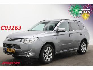 skadebil auto Mitsubishi Outlander 2.0 PHEV Instyle Schuifdak Leder Navi Clima Cruise Camera SHZ AHK 2014/10