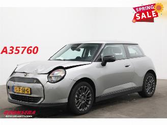 krockskadad bil auto Mini Cooper SE Electric 54.2 kWh 218 PK LED Navi Cruise Camera 2024/8