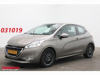 krockskadad bil auto Peugeot 208 1.4 VTi Allure Airco Cruise AHK 2012/8