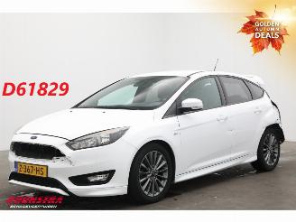 Unfallwagen Ford Focus 1.0 ST-Line Navi Airco Cruise PDC 112.831 km! 2016/12