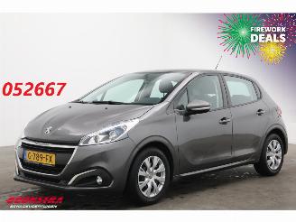skadebil auto Peugeot 208 1.2 PureT. Signature Navi Camera Carplay Airco Cruise 2019/7