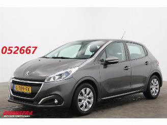 Vaurioauto  passenger cars Peugeot 208 1.2 PureT. Signature Navi Camera Carplay Airco Cruise 2019/7