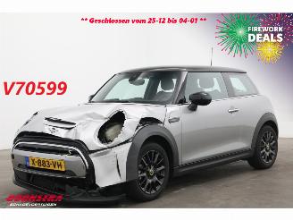 skadebil auto Mini Cooper SE Camden Edition 33 kWh LED Navi Clima Cruise SHZ PDC 2024/2