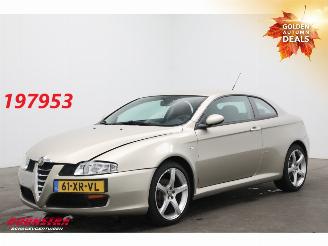 Vaurioauto  passenger cars Alfa Romeo GT 2.0 JTS Distinctive Bose Leder Clima Cruise 67.557 km! 2007/9