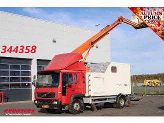 skadebil auto Volvo FL 220 Hubarbeitsbuhne Custers T200 18T 2003/5