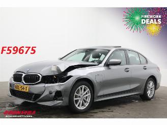 damaged passenger cars BMW 3-serie 330e Schuifdak 360° LED Cruise SHZ 4.216 km! 2025/8