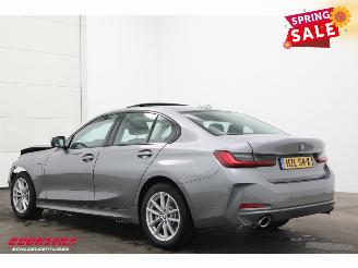 BMW 3-serie 330e Schuifdak 360° LED Cruise SHZ 4.216 km! picture 4