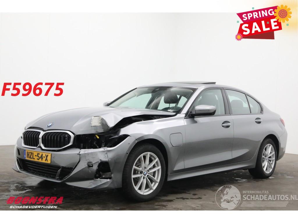 BMW 3-serie 330e Schuifdak 360° LED Cruise SHZ 4.216 km!