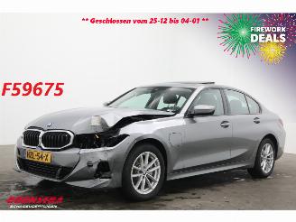 skadebil auto BMW 3-serie 330e Schuifdak 360° LED Cruise SHZ 4.216 km! 2025/8