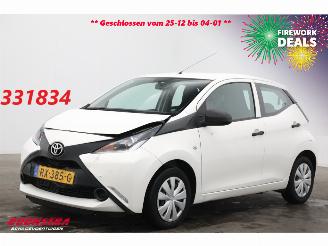 škoda osobní automobily Toyota Aygo 1.0 VVT-i x-fun Airco Bluetooth Cruise 80.608 km! 2018/2