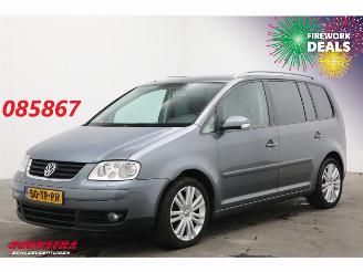 occasion passenger cars Volkswagen Touran 2.0 TDI 140 PK 7-Pers. Clima Cruise SHZ PDC AHK 2005/12